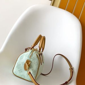 Alternative view of p58020.5 x 13.5 x 12.0 cm (L x H x W)•Monogram coated canvas•Calf leather trim•Fabric lining•Metal hardware•Padlock•Interior patch pocket•Shoulder strap: Detachable, adjustable•Strap length: 39.0 cm • Adjustable strap length: 58.0 cm • Handles: Double handles